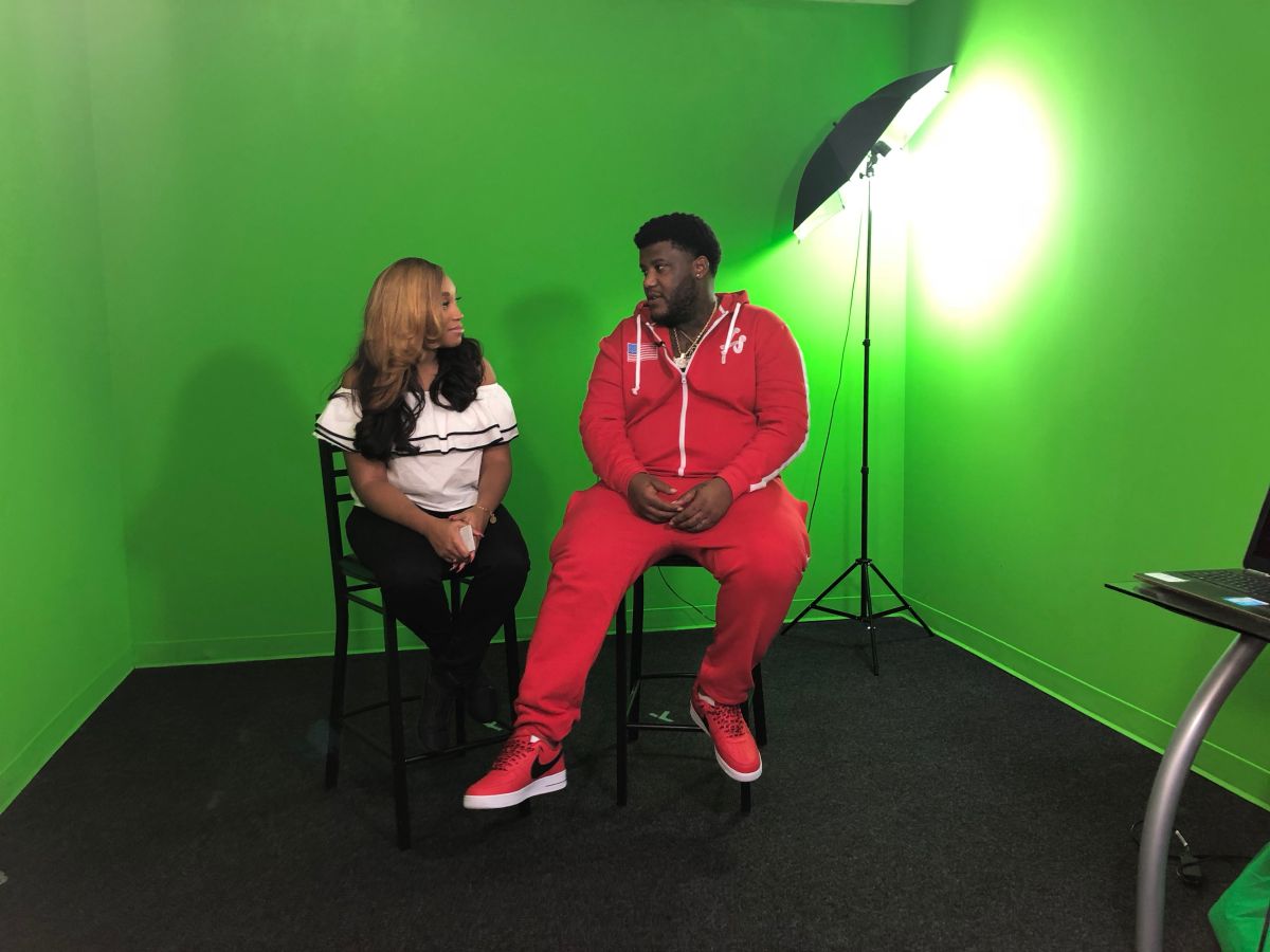 Ally The Pub And Derez Deshon