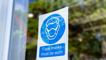 retail store covid-19 mandatory face mask sign
